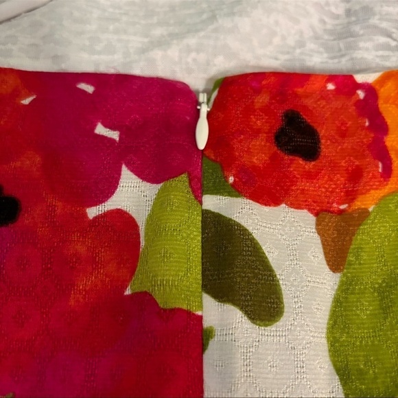 ST. JOHN SILK BLOUSE SIZE 8 IN BEAUTIFUL MULTIPLE COLORS - Picture 4 of 6